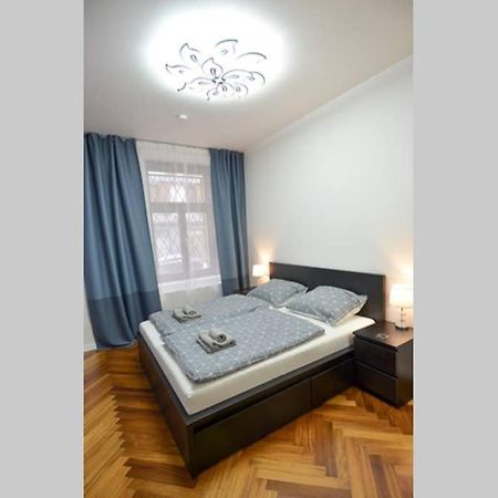Brandly New Apartment Andel Прага Екстериор снимка