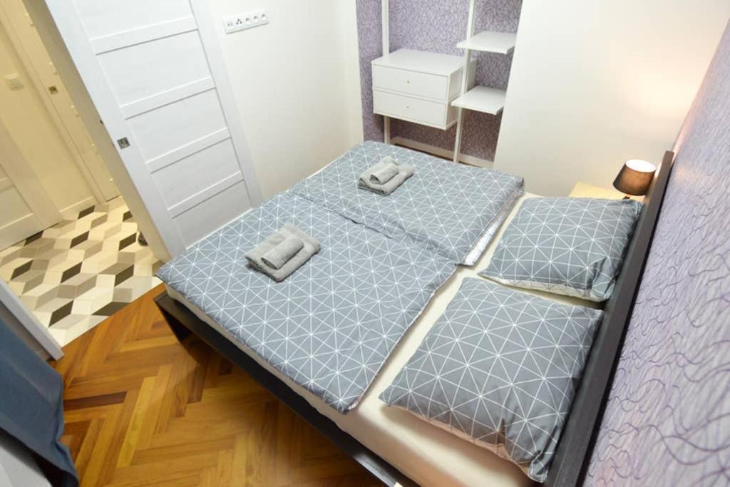 Brandly New Apartment Andel Прага Екстериор снимка