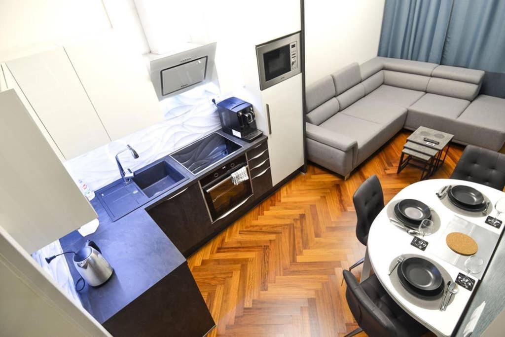 Brandly New Apartment Andel Прага Екстериор снимка