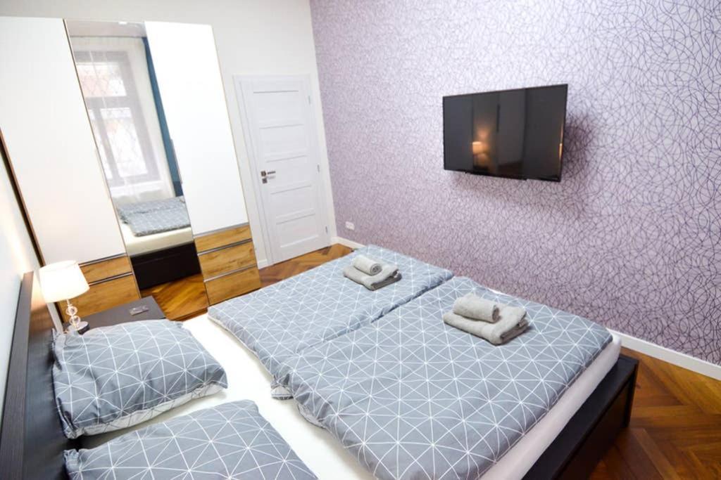 Brandly New Apartment Andel Прага Екстериор снимка