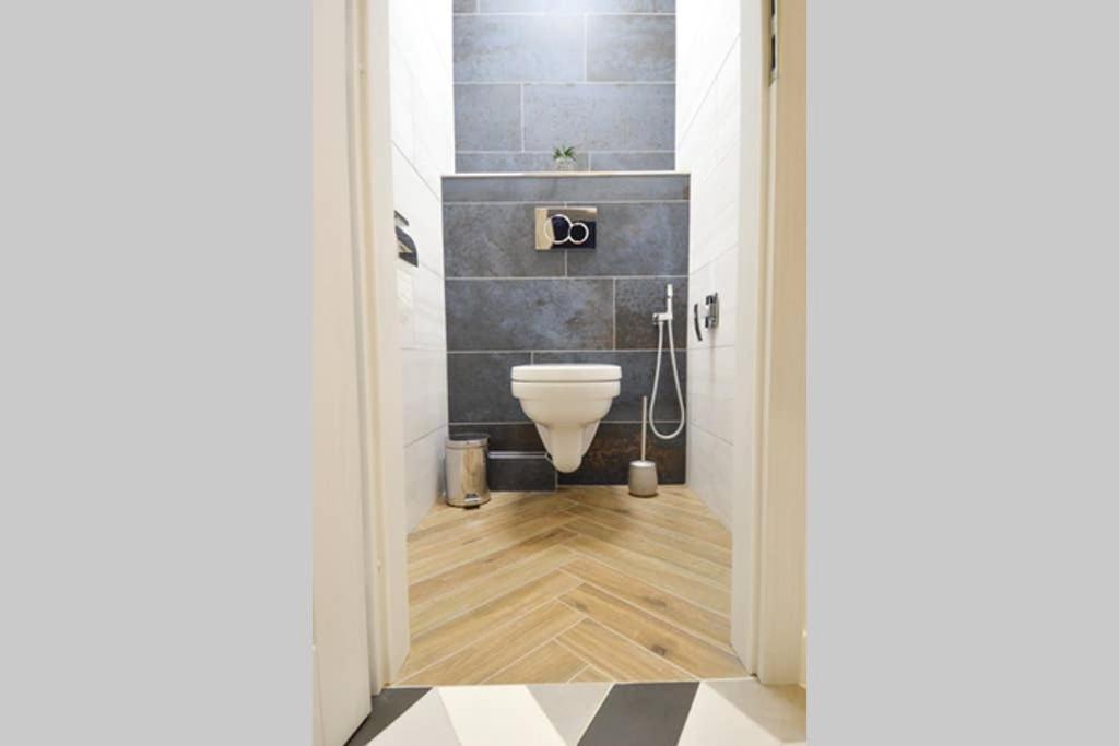 Brandly New Apartment Andel Прага Екстериор снимка